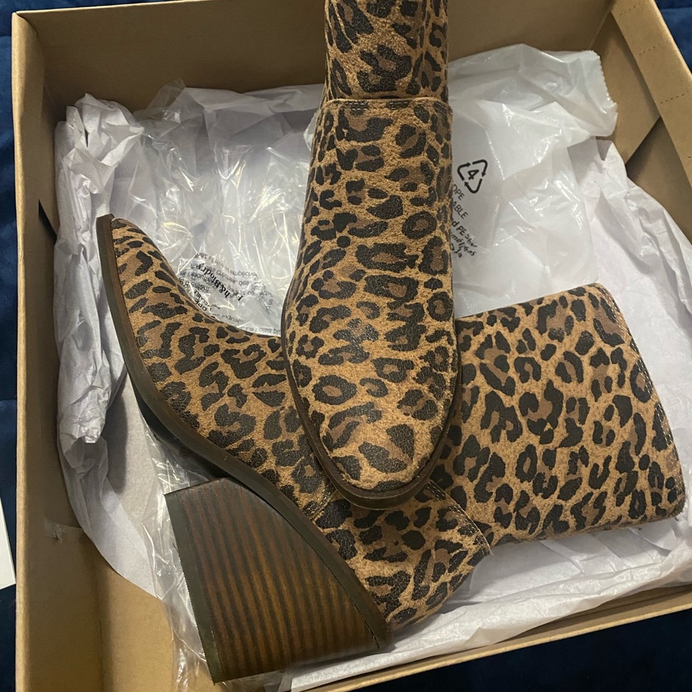 Lucky Brand Natural Distressed Leopard Women's Boots Size 6.5
